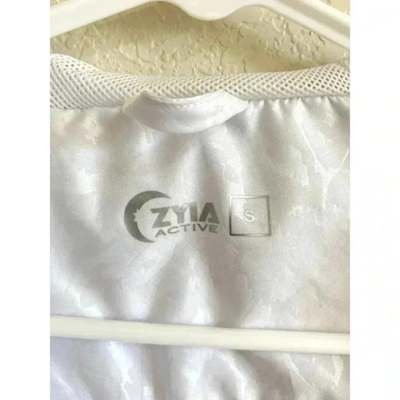 Zyia Activewear White Cheetah Leopard Windbreaker Jacket Women's Size Small - Picture 2 of 10